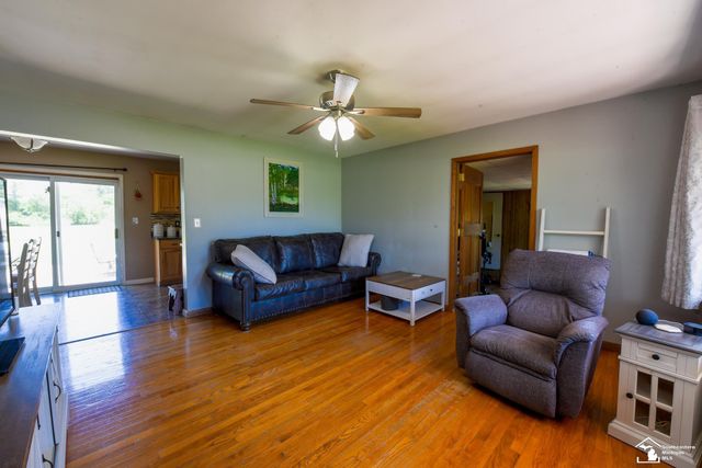 11087 U S Turnpike Road, South Rockwood, MI 48179