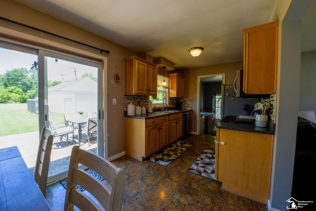 11087 U S Turnpike Road, South Rockwood, MI 48179