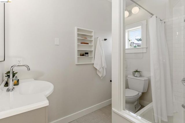 5222 Shafter Ave, Oakland, CA 94618