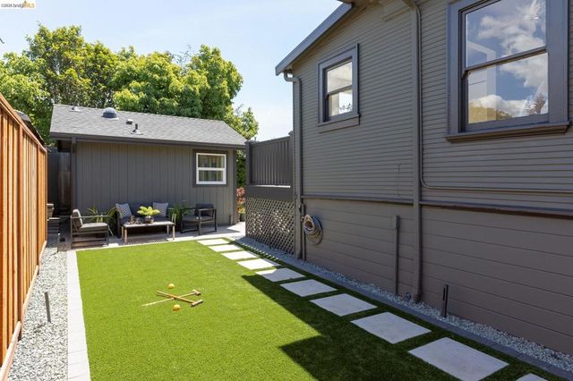 5222 Shafter Ave, Oakland, CA 94618