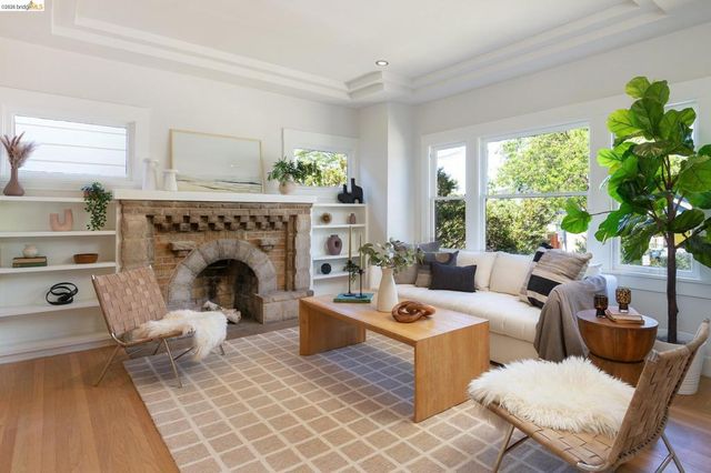 5222 Shafter Ave, Oakland, CA 94618