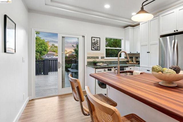 5222 Shafter Ave, Oakland, CA 94618