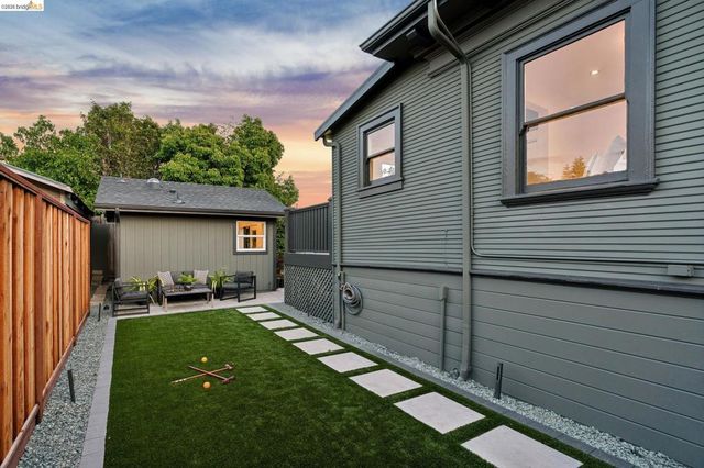 5222 Shafter Ave, Oakland, CA 94618