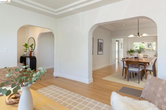 5222 Shafter Ave, Oakland, CA 94618