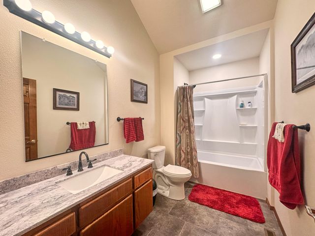 60716 Willow Creek Loop, Bend, OR 97702