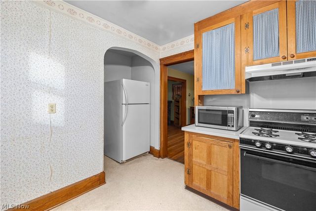 601 Woodland Avenue, Elyria, OH 44035