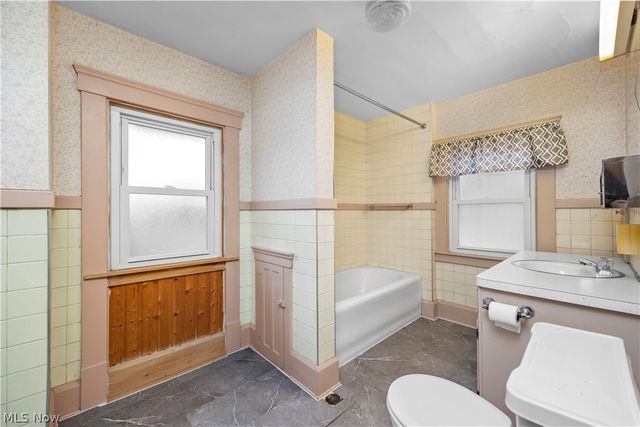 601 Woodland Avenue, Elyria, OH 44035