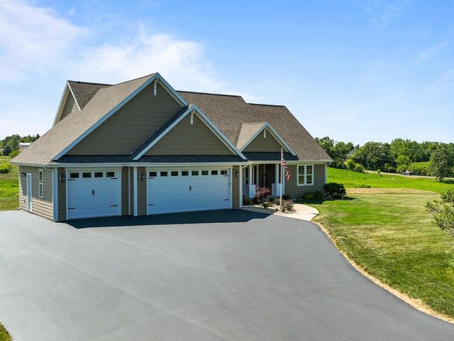 N1451 Maple Ridge ROAD, Lake Geneva, WI 53147