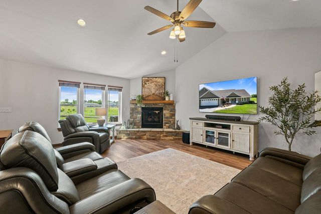 N1451 Maple Ridge ROAD, Lake Geneva, WI 53147
