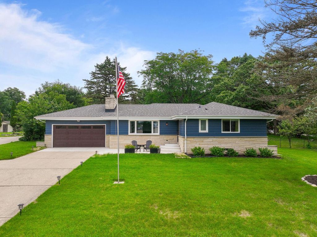703 S Second STREET, Delavan, WI 53115