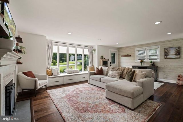 320 KENT RD, Broomall, PA 19008