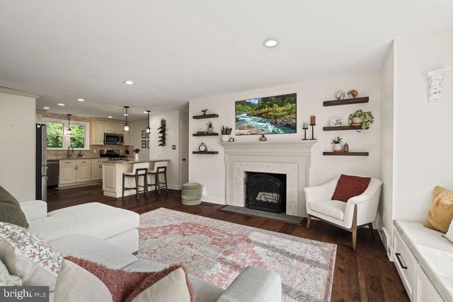 320 KENT RD, Broomall, PA 19008
