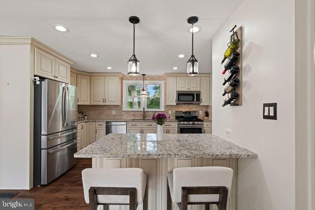 320 KENT RD, Broomall, PA 19008