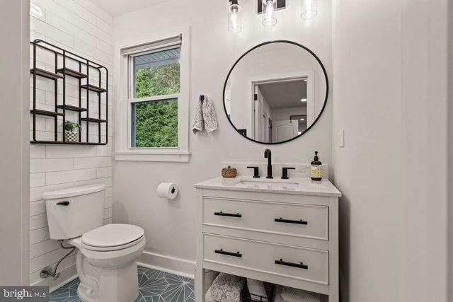 320 KENT RD, Broomall, PA 19008