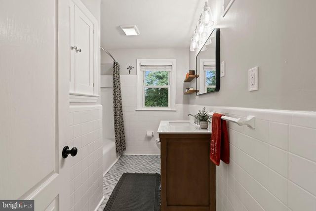 320 KENT RD, Broomall, PA 19008