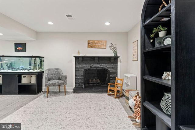 320 KENT RD, Broomall, PA 19008