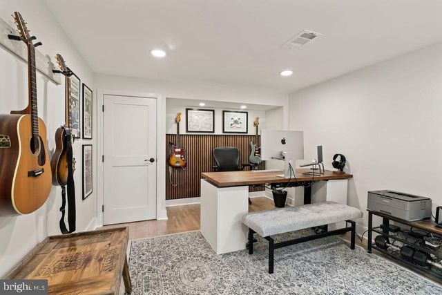 320 KENT RD, Broomall, PA 19008