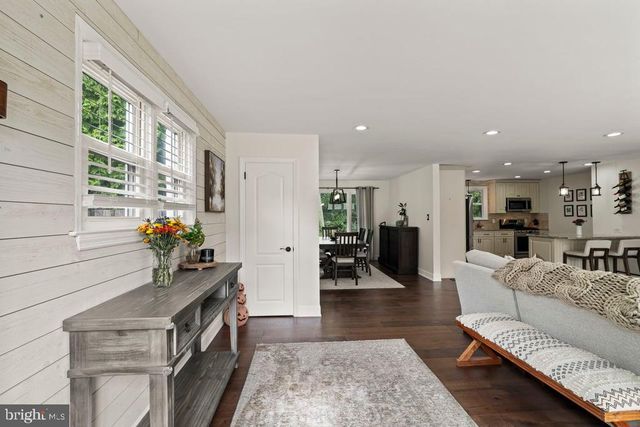 320 KENT RD, Broomall, PA 19008