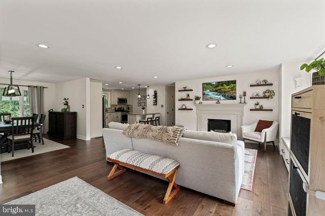 320 KENT RD, Broomall, PA 19008