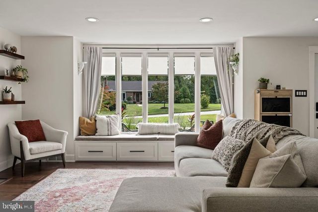 320 KENT RD, Broomall, PA 19008