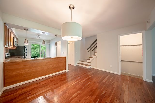 672 Greenhills Drive, Ann Arbor, MI 48105