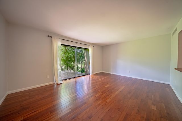 672 Greenhills Drive, Ann Arbor, MI 48105