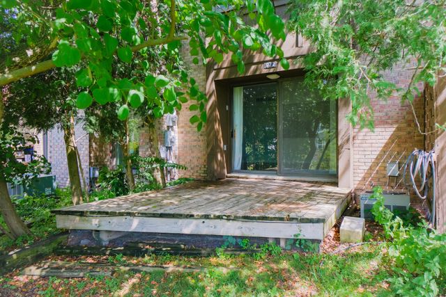 672 Greenhills Drive, Ann Arbor, MI 48105
