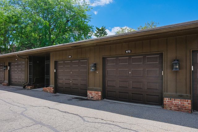 672 Greenhills Drive, Ann Arbor, MI 48105
