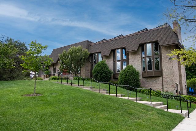 672 Greenhills Drive, Ann Arbor, MI 48105