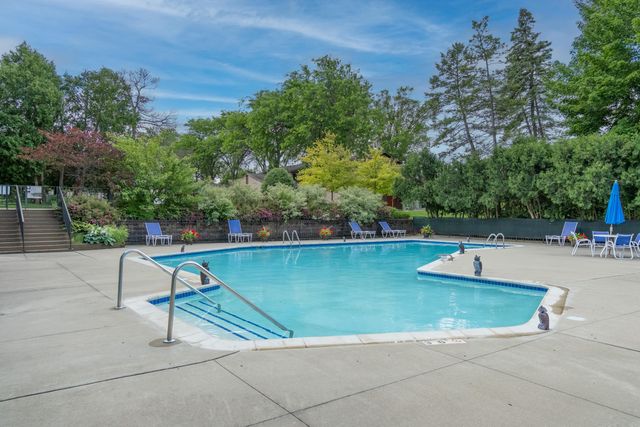 672 Greenhills Drive, Ann Arbor, MI 48105