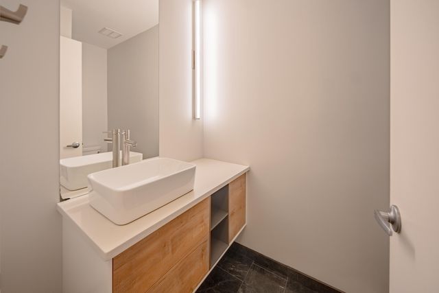 672 Greenhills Drive, Ann Arbor, MI 48105