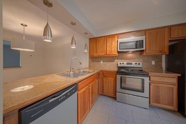 672 Greenhills Drive, Ann Arbor, MI 48105