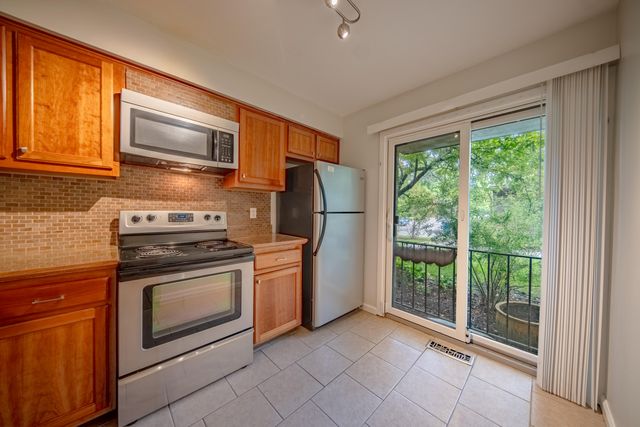 672 Greenhills Drive, Ann Arbor, MI 48105