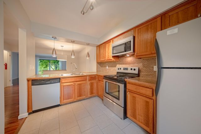 672 Greenhills Drive, Ann Arbor, MI 48105