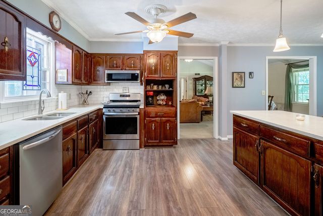 100 Melody Lane, Fayetteville, GA 30215