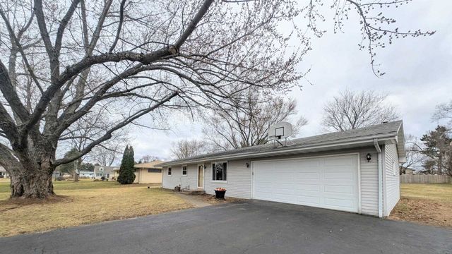 5790 Ada Drive, Roscoe, IL 61073