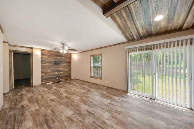 577 Winding River Road, Oakhurst, TX 77364