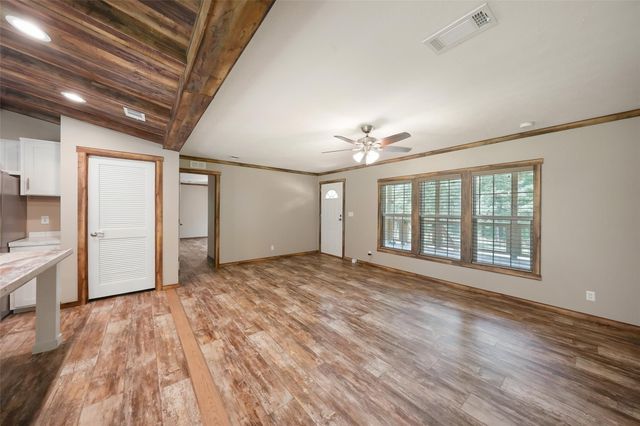 577 Winding River Road, Oakhurst, TX 77364