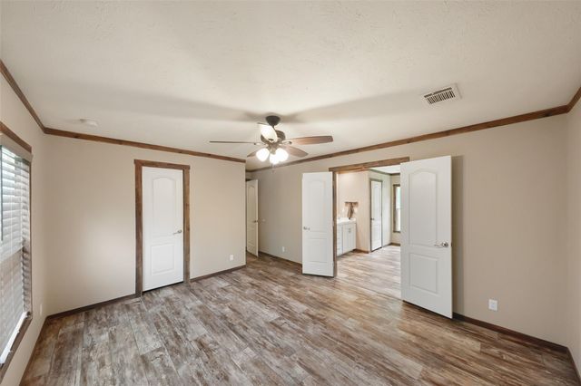 577 Winding River Road, Oakhurst, TX 77364