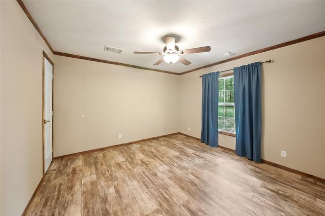 577 Winding River Road, Oakhurst, TX 77364