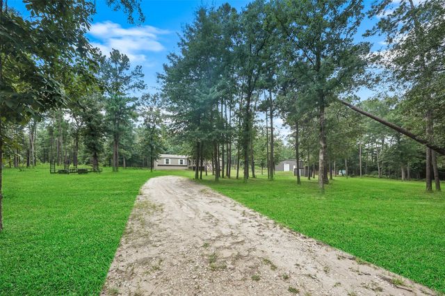 577 Winding River Road, Oakhurst, TX 77364