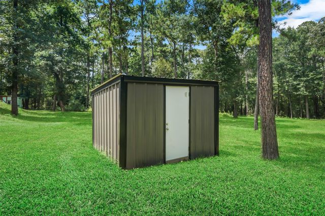 577 Winding River Road, Oakhurst, TX 77364