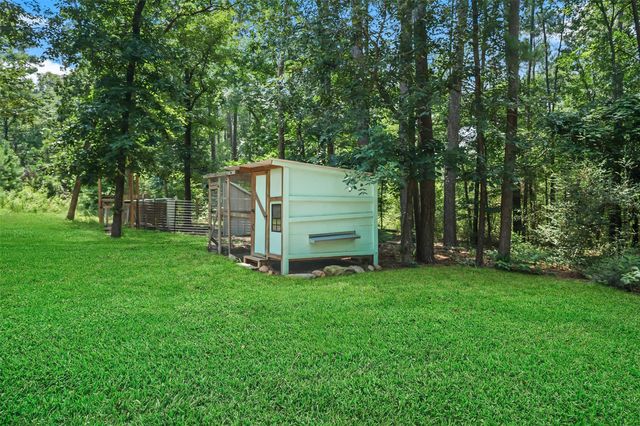 577 Winding River Road, Oakhurst, TX 77364