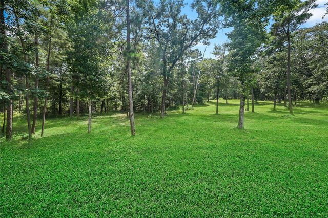 577 Winding River Road, Oakhurst, TX 77364