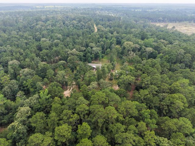 577 Winding River Road, Oakhurst, TX 77364