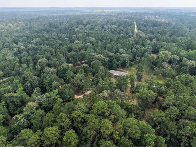 577 Winding River Road, Oakhurst, TX 77364