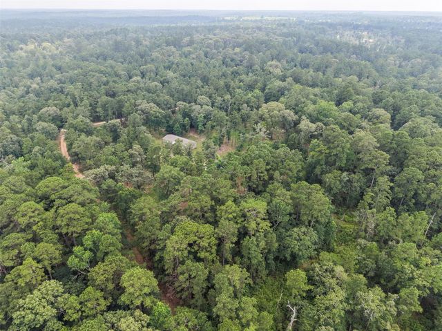 577 Winding River Road, Oakhurst, TX 77364