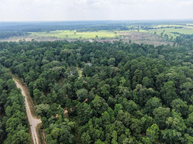 577 Winding River Road, Oakhurst, TX 77364