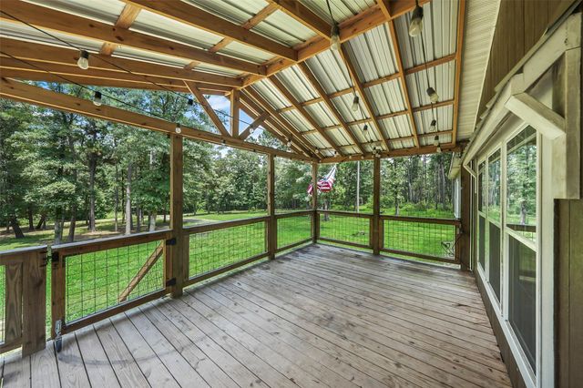 577 Winding River Road, Oakhurst, TX 77364