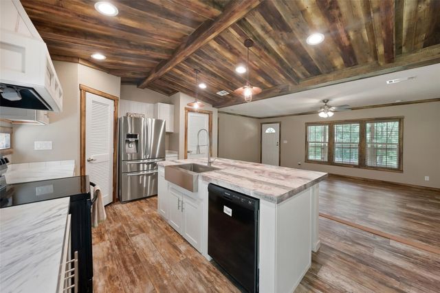 577 Winding River Road, Oakhurst, TX 77364